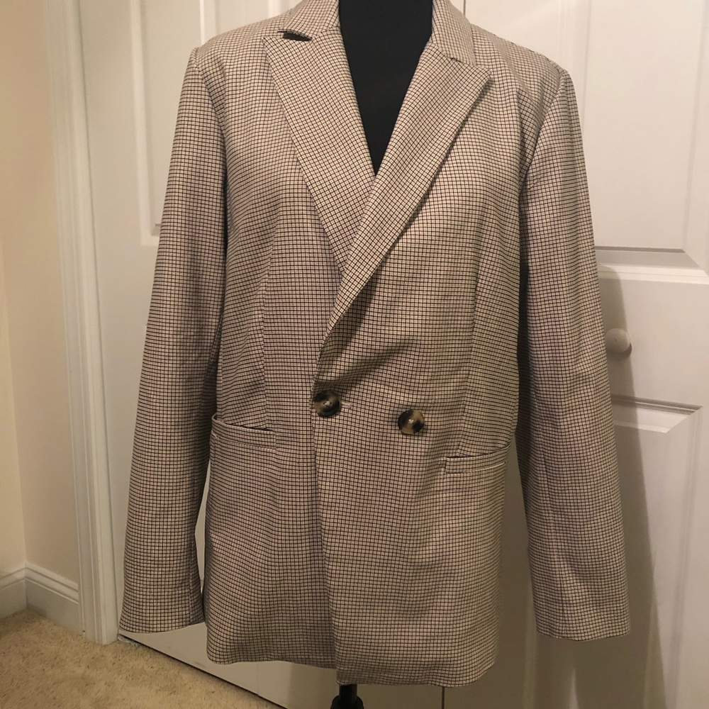 Women’s Tan & Black squared blazer